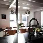Villa Logbua - House On The Sea *