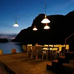 ヴィラ Logbua - House On The Sea