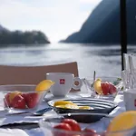 Vila Logbua - House On The Sea *
