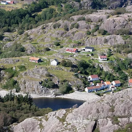 Villa Logbua - House On The Sea *