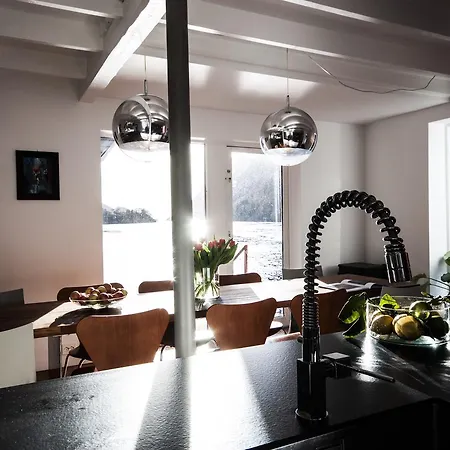 Villa Logbua - House On The Sea *