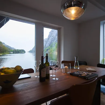 Logbua - House On The Sea Åna-Sira