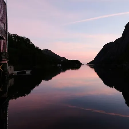 Logbua - House On The Sea *