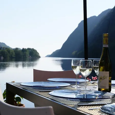 Logbua - House On The Sea Åna-Sira