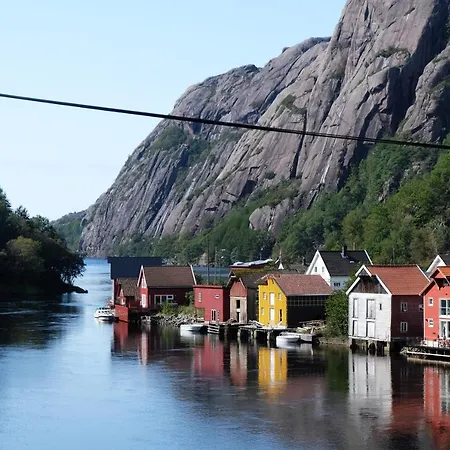 Logbua - House On The Sea Åna-Sira