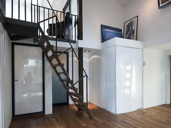 Logbua - House On The Sea Villa *