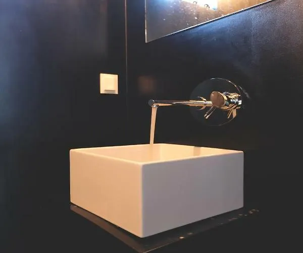 Logbua - House On The Sea Villa *