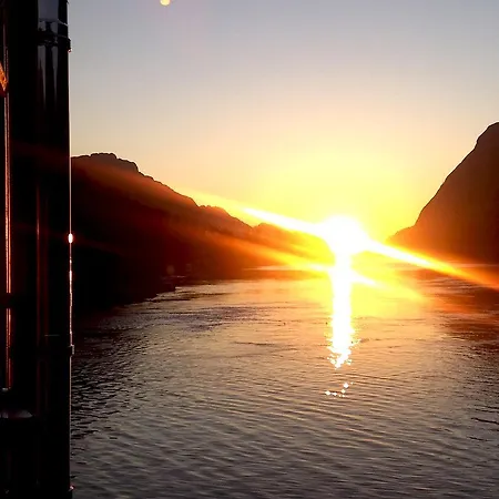 Logbua - House On The Sea * Ana-Sira