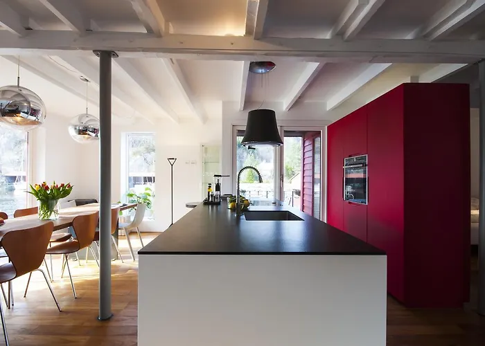 Logbua - House On The Sea * Ana-Sira